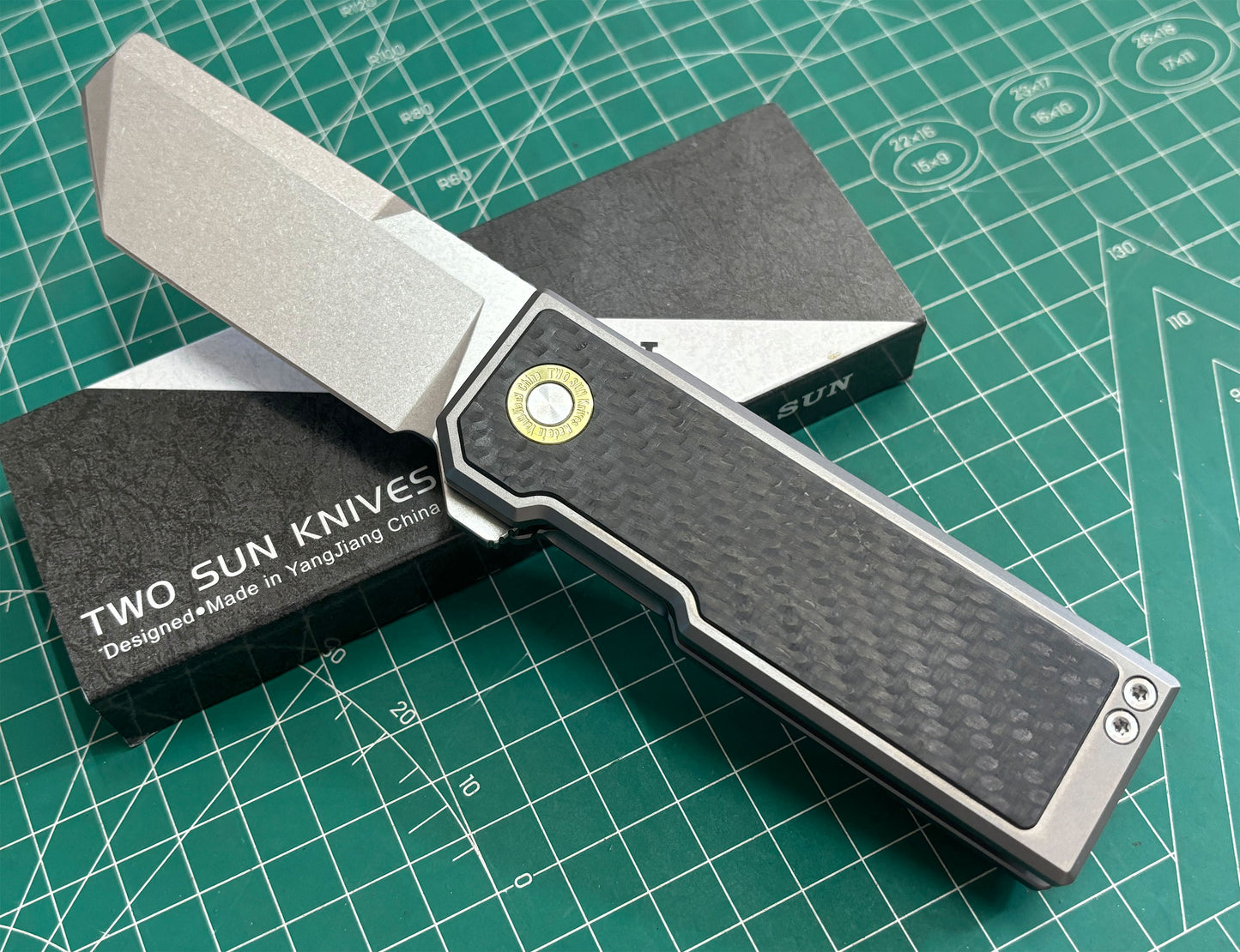 TwoSun Folding Knife CARBON FIBER Titanium Handle Stonewashed 14c28n TS529-14C28N-CF