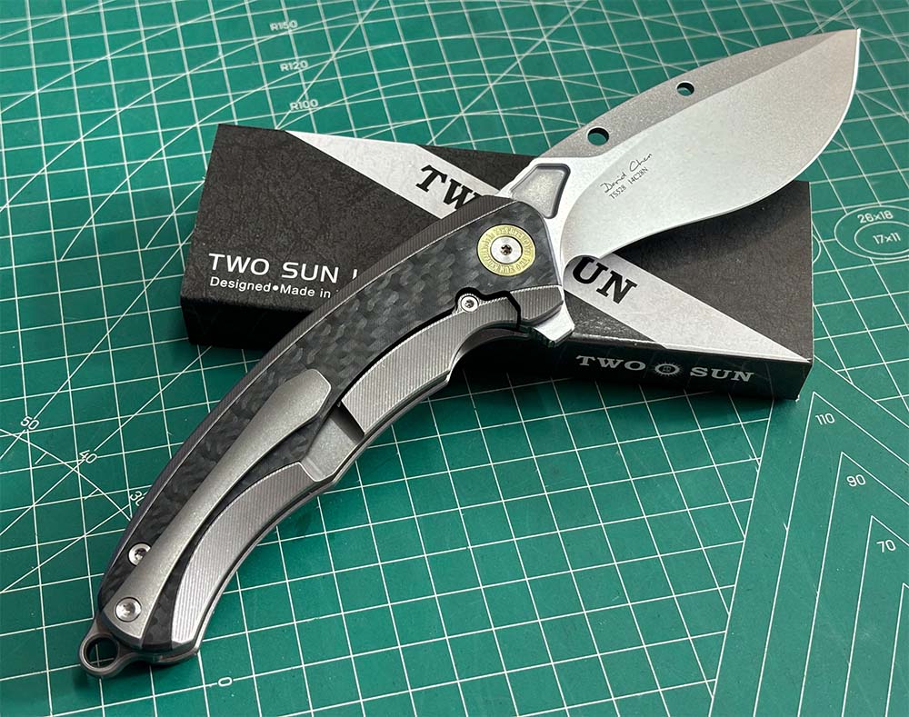 TwoSun Folding 14C28N Blade Titanium/CARBON FIBER Handle Pocket Knife TS528-14C28N-CF