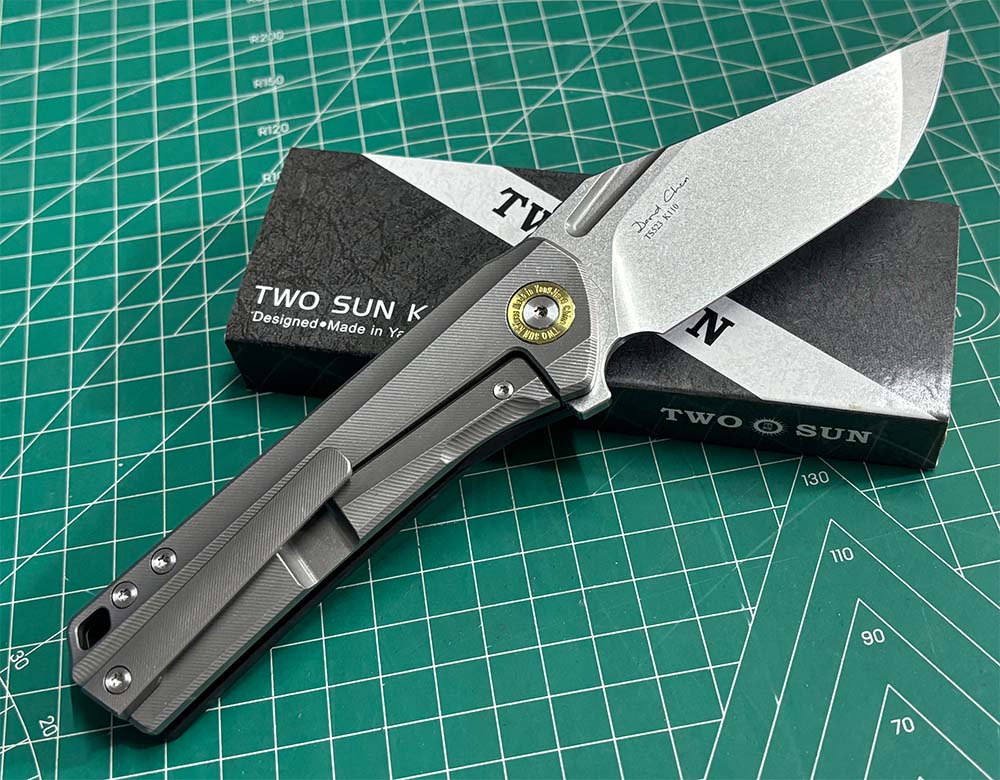 TWOSUN FOLDING KNIFE TITANIUM/CARBON FIBER HANDLE K110 PLAIN EDGE TS523-K110