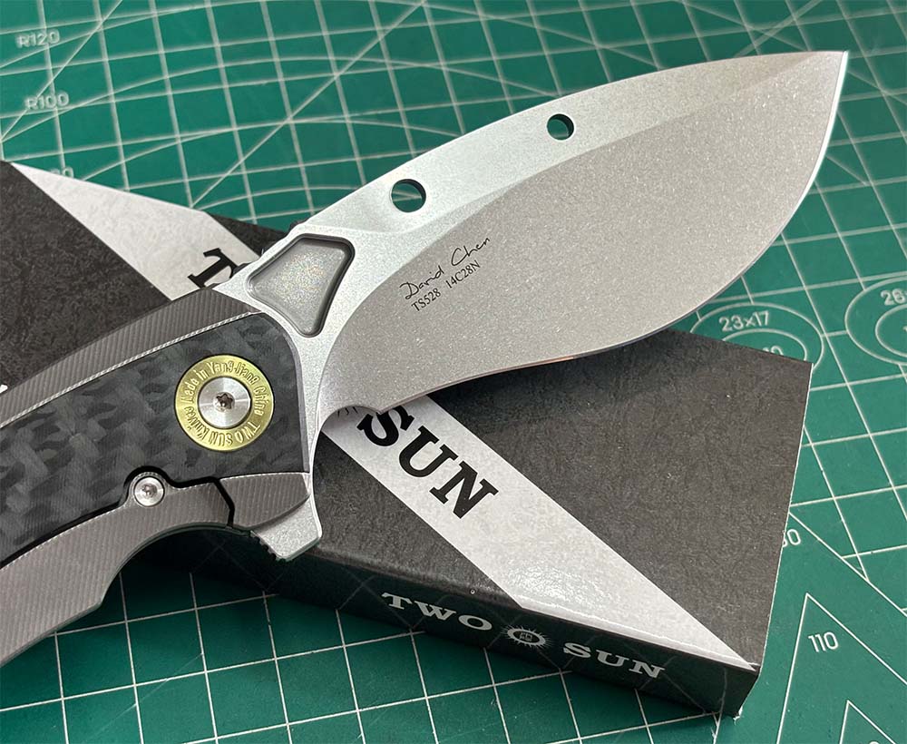 TwoSun Folding 14C28N Blade Titanium/CARBON FIBER Handle Pocket Knife TS528-14C28N-CF