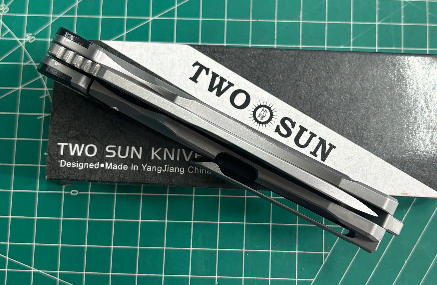 TWO SUN FOLDING KNIFE CARBON FIBER TITANIUM HANDLE 14C28N STONEWASHED TS530-14C28N-StoneWash