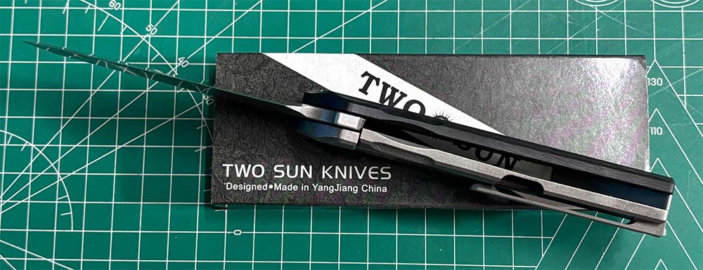 TWOSUN FOLDING KNIFE TITANIUM/CARBON FIBER HANDLE K110 PLAIN EDGE TS523-K110