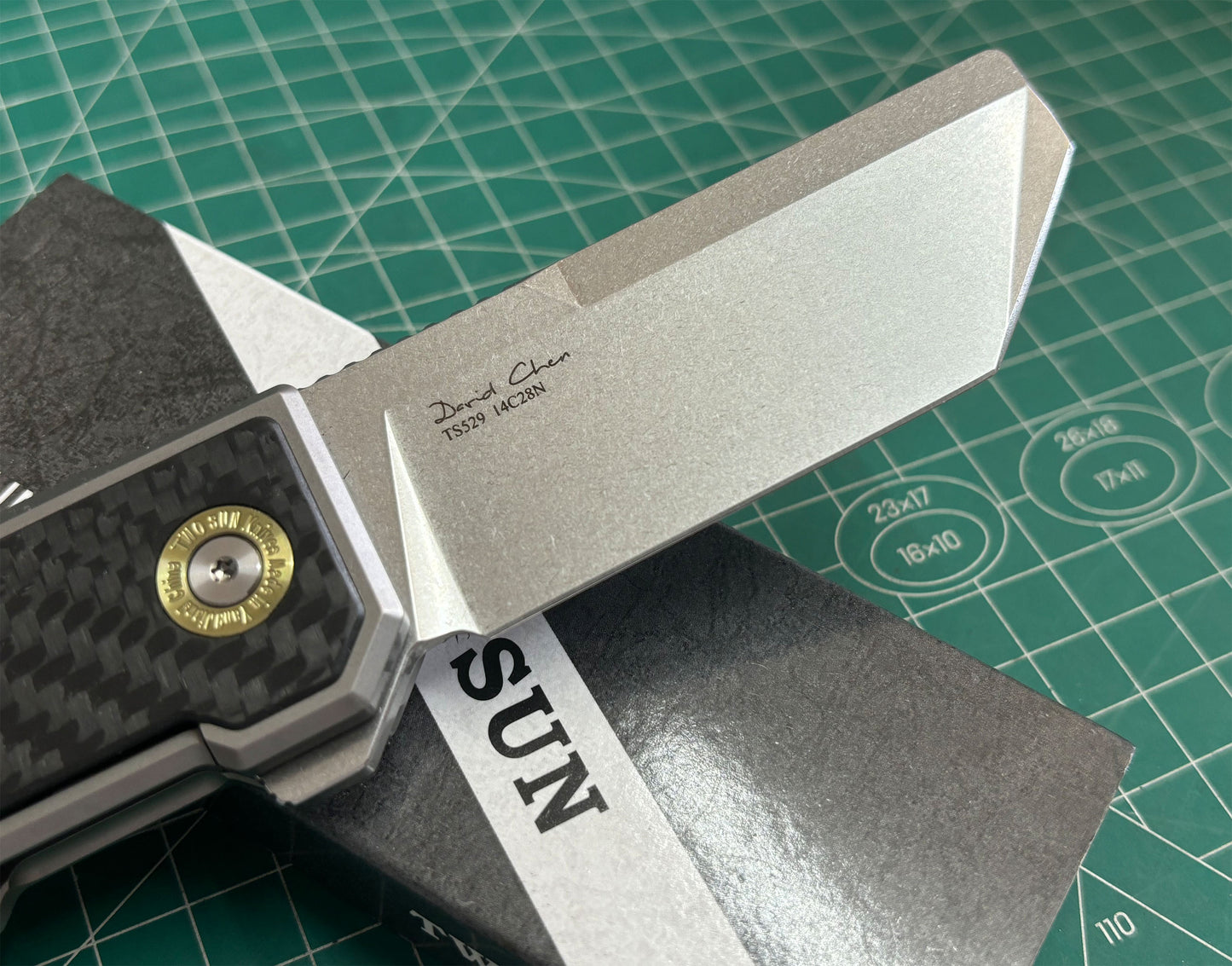 TwoSun Folding Knife CARBON FIBER Titanium Handle Stonewashed 14c28n TS529-14C28N-CF
