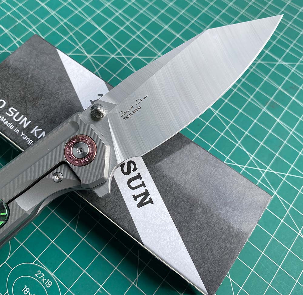 TWO SUN FOLDING KNIFE COLOR CARBON FIBER/TITANIUM HANDLE M390 EDGE TS510-M390-SAND
