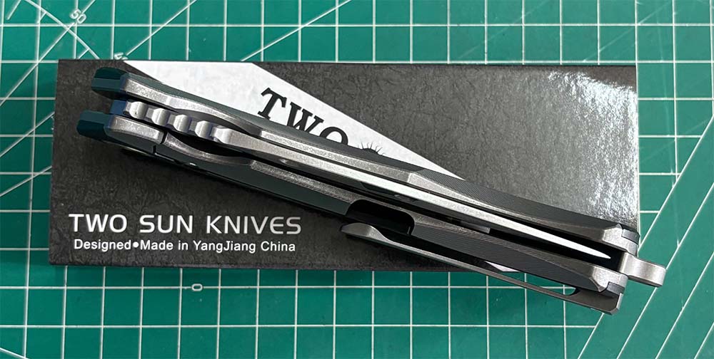 TwoSun Folding 14C28N Blade Titanium/CARBON FIBER Handle Pocket Knife TS528-14C28N-CF