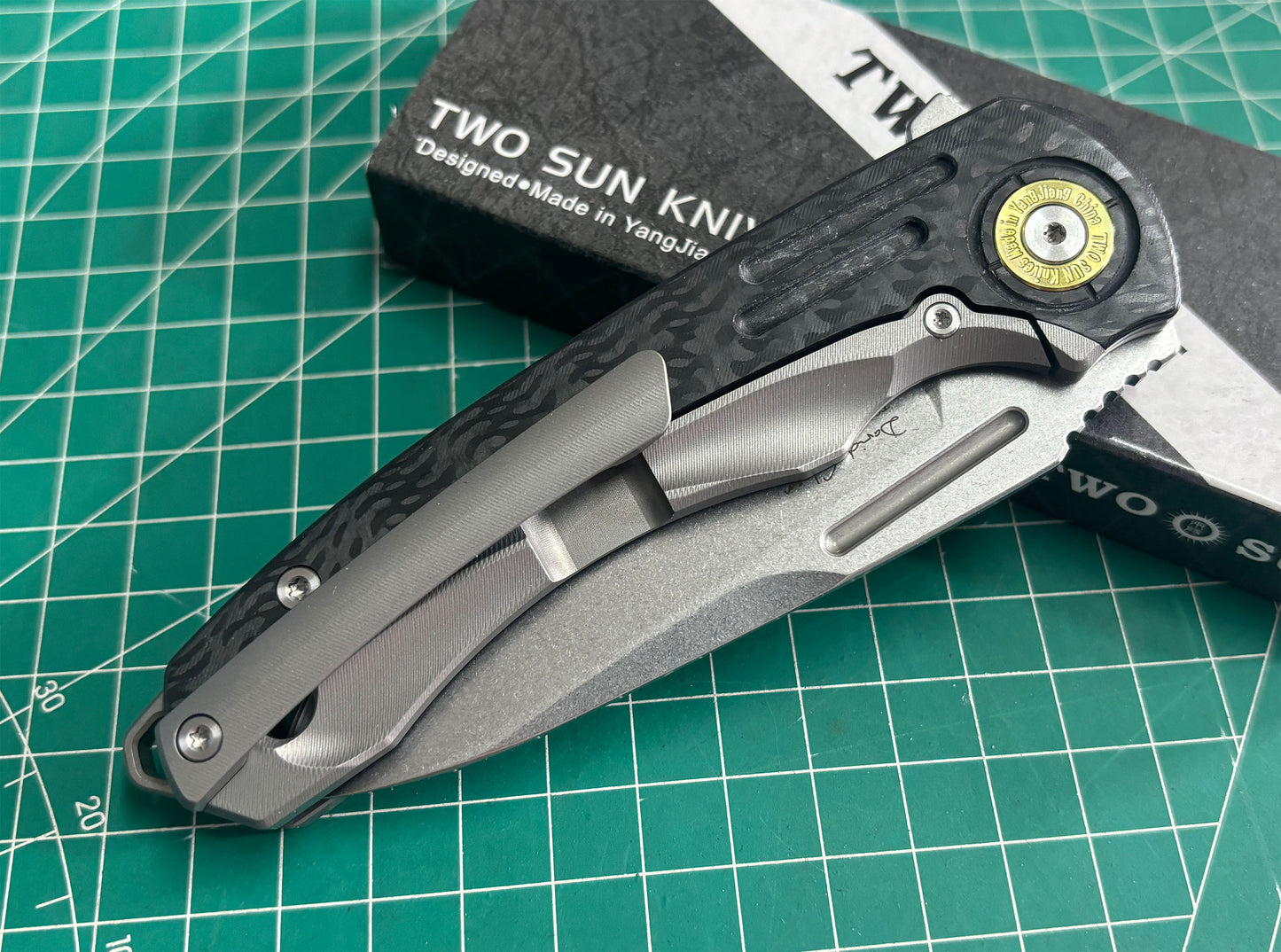 TWO SUN FOLDING KNIFE CARBON FIBER TITANIUM HANDLE 14C28N STONEWASHED TS530-14C28N-StoneWash
