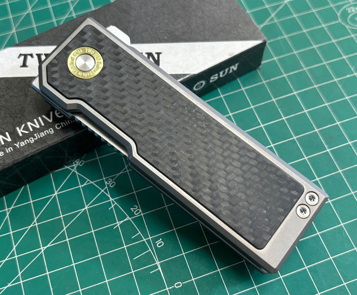 TwoSun Folding Knife CARBON FIBER Titanium Handle Stonewashed 14c28n TS529-14C28N-CF