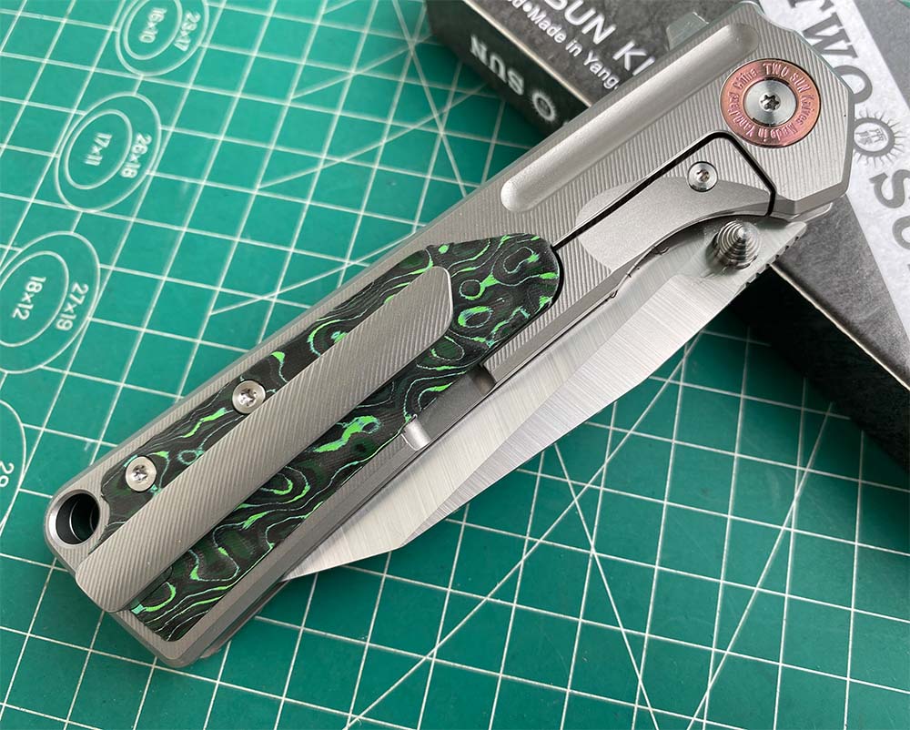 TWO SUN FOLDING KNIFE COLOR CARBON FIBER/TITANIUM HANDLE M390 EDGE TS510-M390-SAND