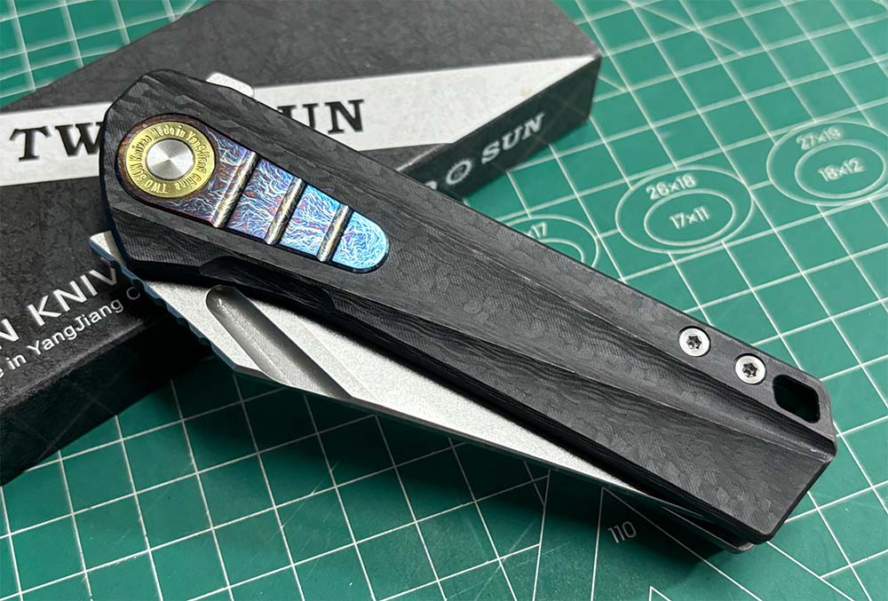 TWOSUN FOLDING KNIFE TITANIUM/CARBON FIBER HANDLE K110 PLAIN EDGE TS523-K110